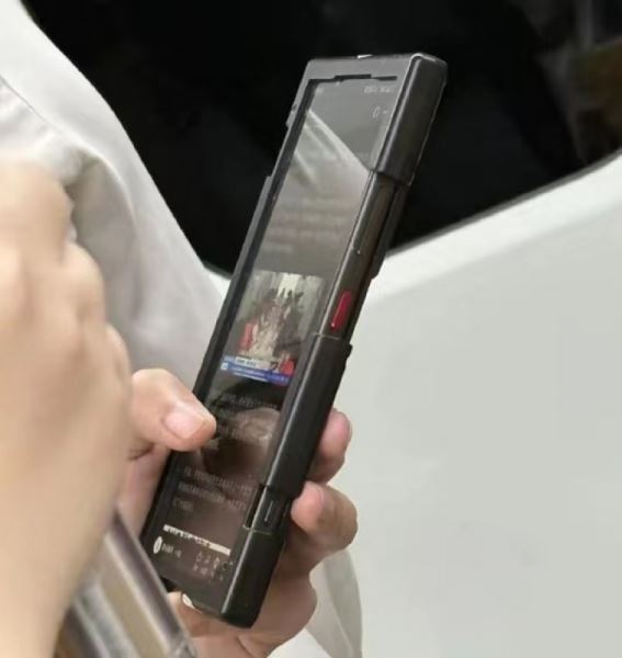 Nubia Z70 Ultra в защитном чехле ошибочно приняли за Huawei Mate 70