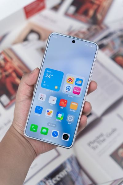 Стиль за копейки: Meizu Lucky 08 уже красуется на студийных фото