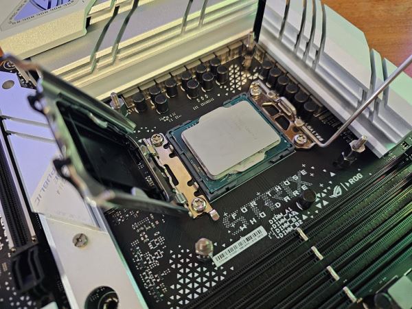 Обзор материнской платы Asus ROG Strix B760-A Gaming WiFi на чипсете Intel B760
