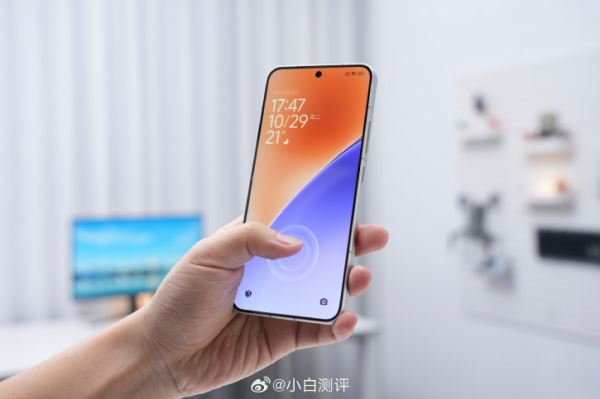 Xiaomi 15 и 15 Pro во всей красе на подборке студийных фото