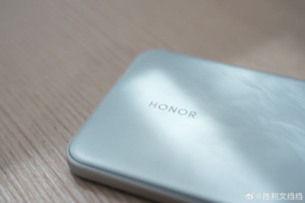 Honor Magic 7 и 7 Pro показали на первых живых фото и видео