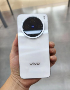 Много живых фото Vivo X200 и X200 Pro mini: что по рамкам?