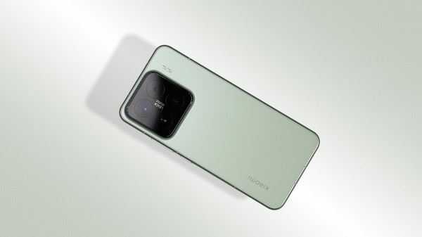 Xiaomi 15 и 15 Pro во всей красе на подборке студийных фото