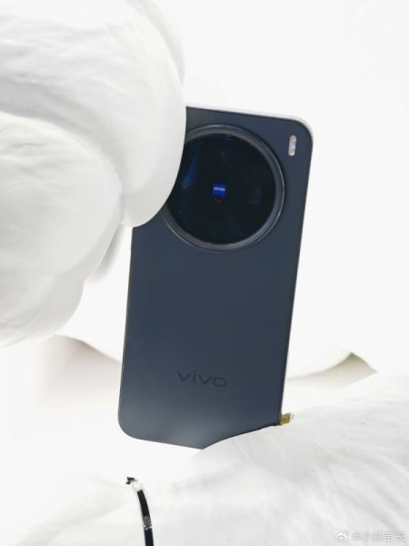 Vivo X200, X200 Pro и Pro mini во всей красе на подборке студийных фот