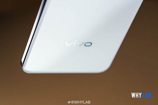 Много живых фото Vivo X200 и X200 Pro mini: что по рамкам?