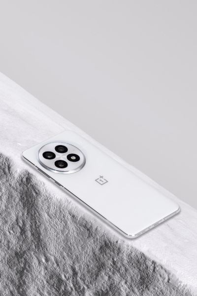 OnePlus 13 во всех цветах красуется на первых студийных фото